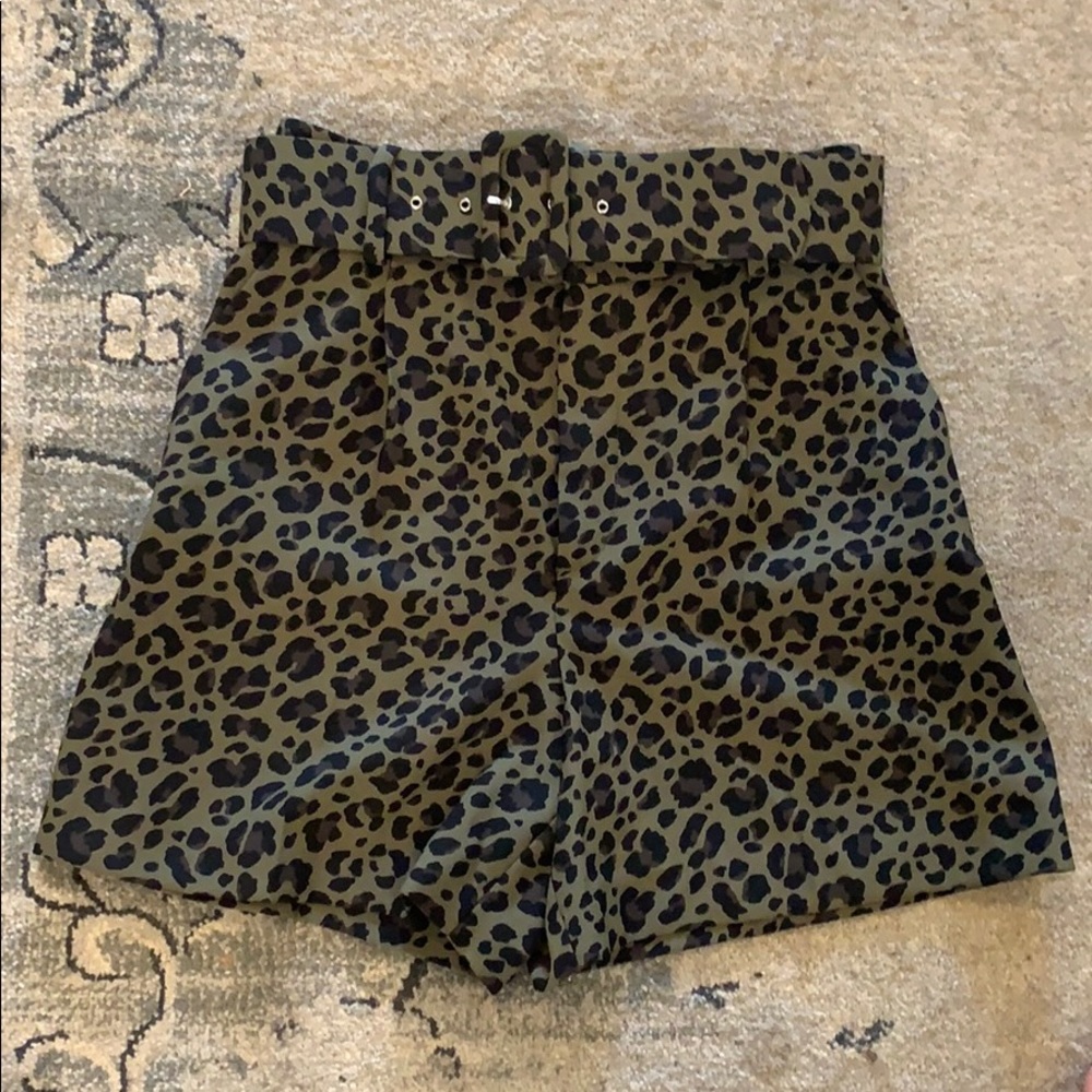 High-waisted Shorts